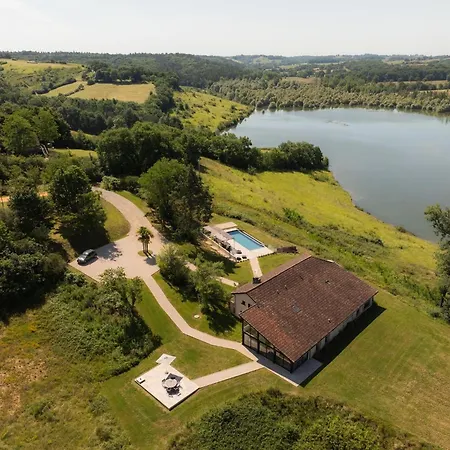 Spacious With Shared Pool Holiday home