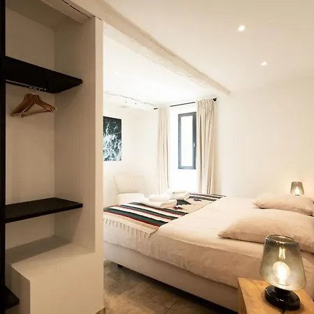 Spacious With Shared Pool Peyrusse-Grande