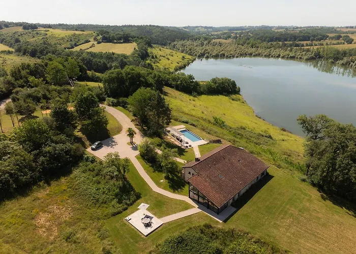 Peace Pool & Charm بيت للعطل