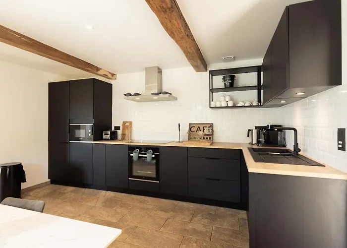 Peace Pool & Charm بيت للعطل