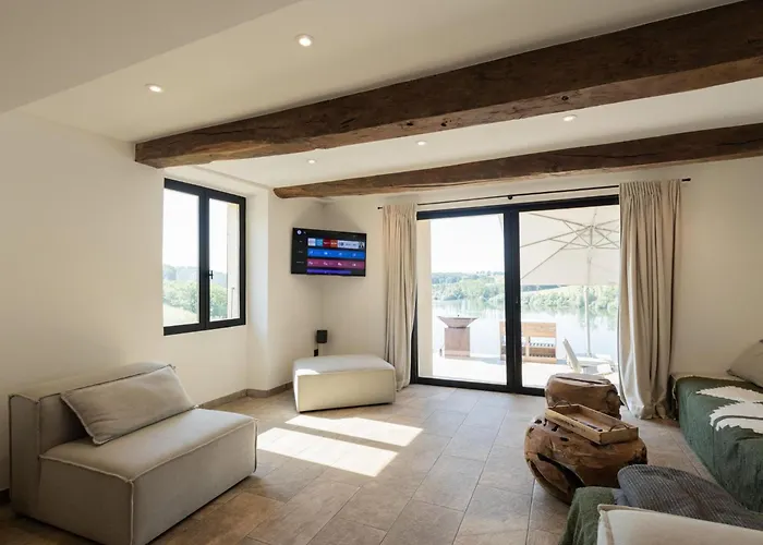 Peace Pool & Charm بيت للعطل *